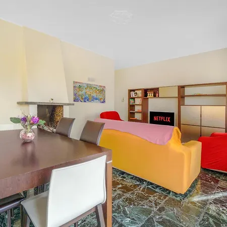 Casa A 2 Passi Dal Lago, Con Parcheggio Lejlighed Angera